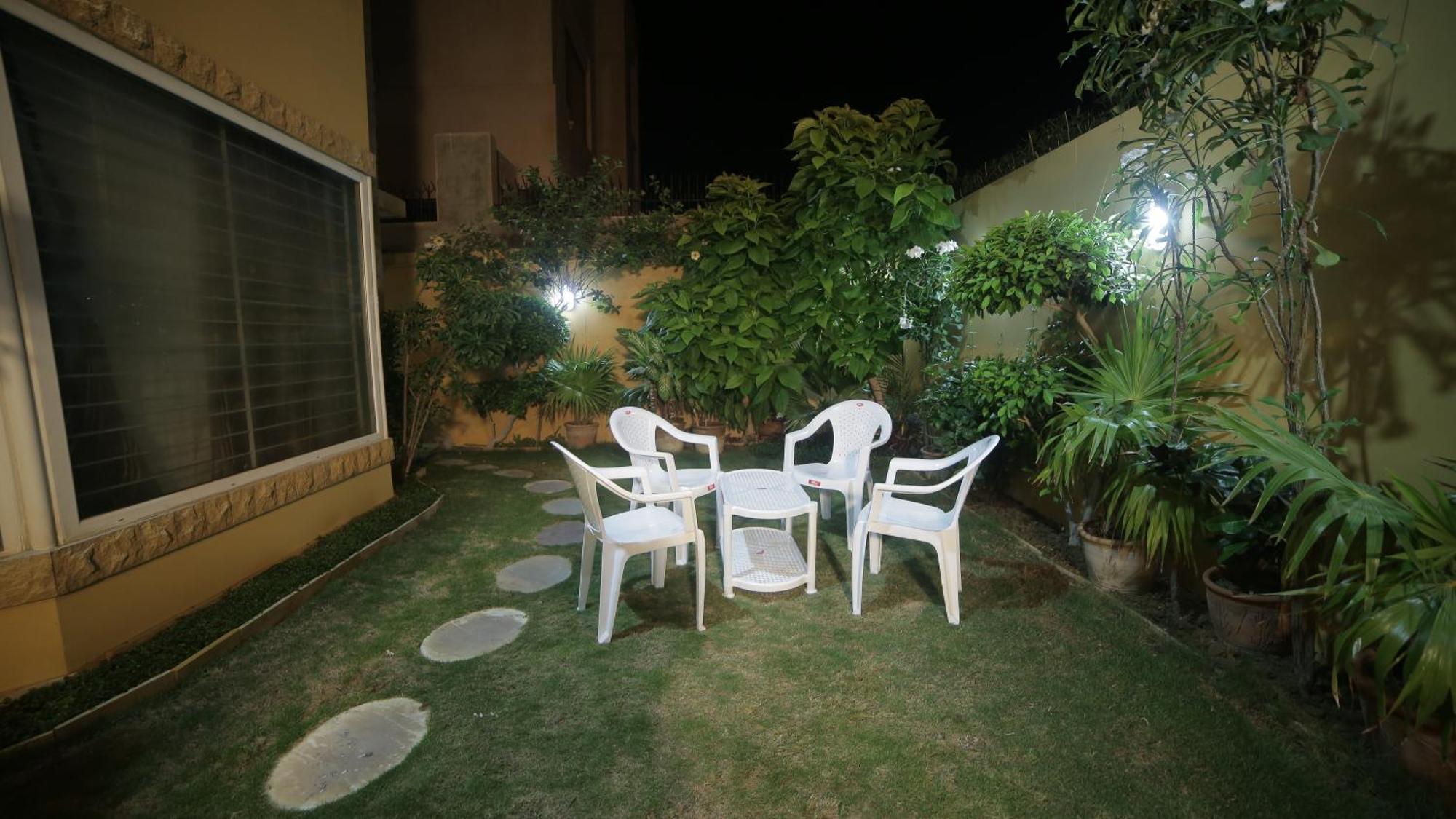 Four Squares By Wi Hotel Karachi Exterior photo